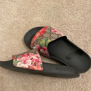 Gucci flower slides. Can be worn daily or by the pool. Box available